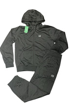 Carica l&#39;immagine nel visualizzatore di Gallery, TUTA COMPLETA EA7 UOMO ACETATA CON CAPPUCCIO E LOGO LATO CUORE E RETRO BIANCO