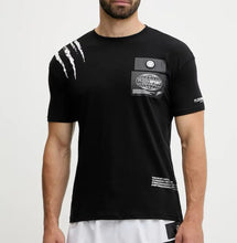 Carica l&#39;immagine nel visualizzatore di Gallery, T-SHIRT PLEIN SPORT UOMO COTONE TARGHETTA LATO CUORE E GRAFFI MANICA