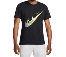 Carica l'immagine nel visualizzatore di Gallery, T-SHIRT NIKE CON LOGO MULTIPLO CENTRALE BIANCO-GIALLO-GRIGIO