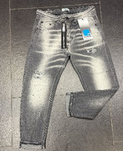 Carica l'immagine nel visualizzatore di Gallery, JEANS CIANOTIC FIT GAWIN GRAY CON CERNIERA E SCHIZZI