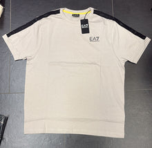 Carica l'immagine nel visualizzatore di Gallery, T-SHIRT EA7 CON BORDO MANICA DI GOMMA