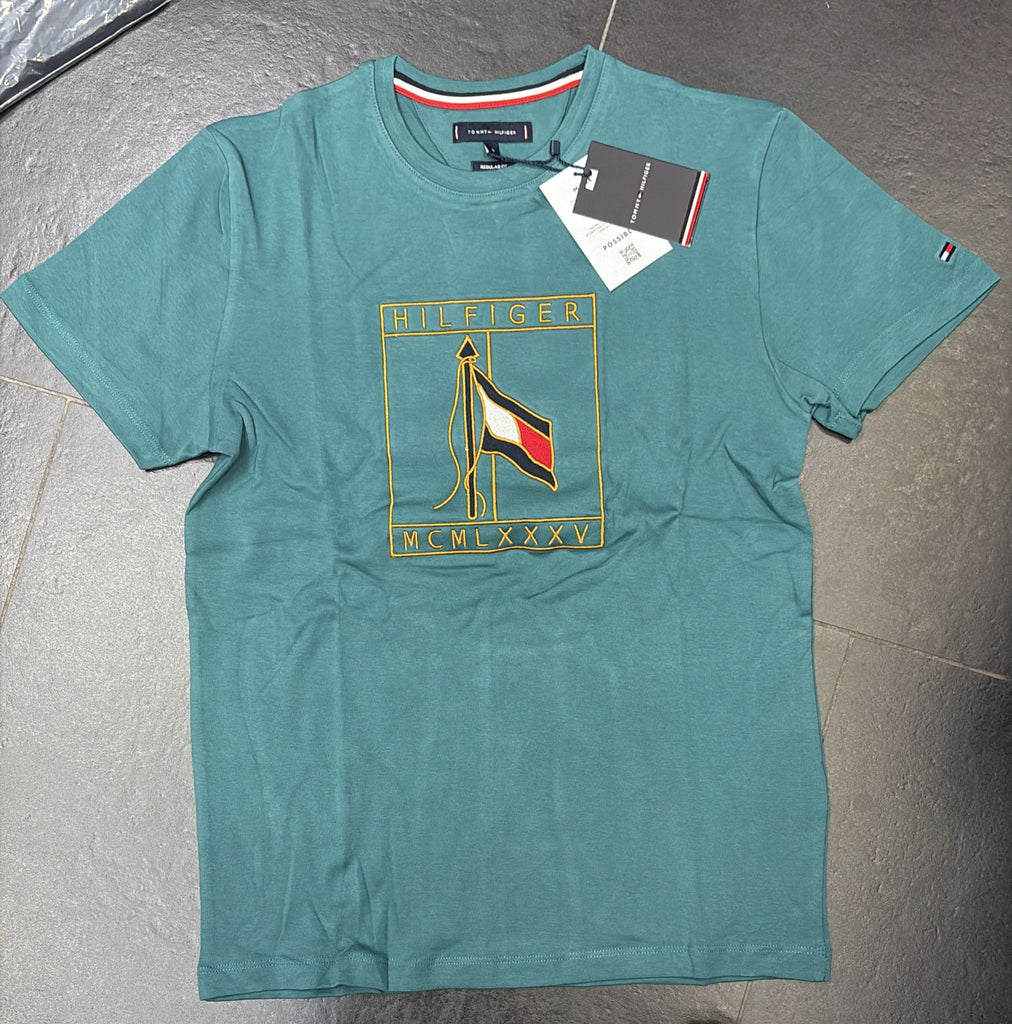 T-SHIRT TOMMY HILFIGER CON LOGO CENTRALE CUCITO CENTRALE