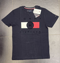 Carica l'immagine nel visualizzatore di Gallery, T-SHIRT TOMMY HILFIGER CON LOGO CENTRALE CERCHIO E FASCIA