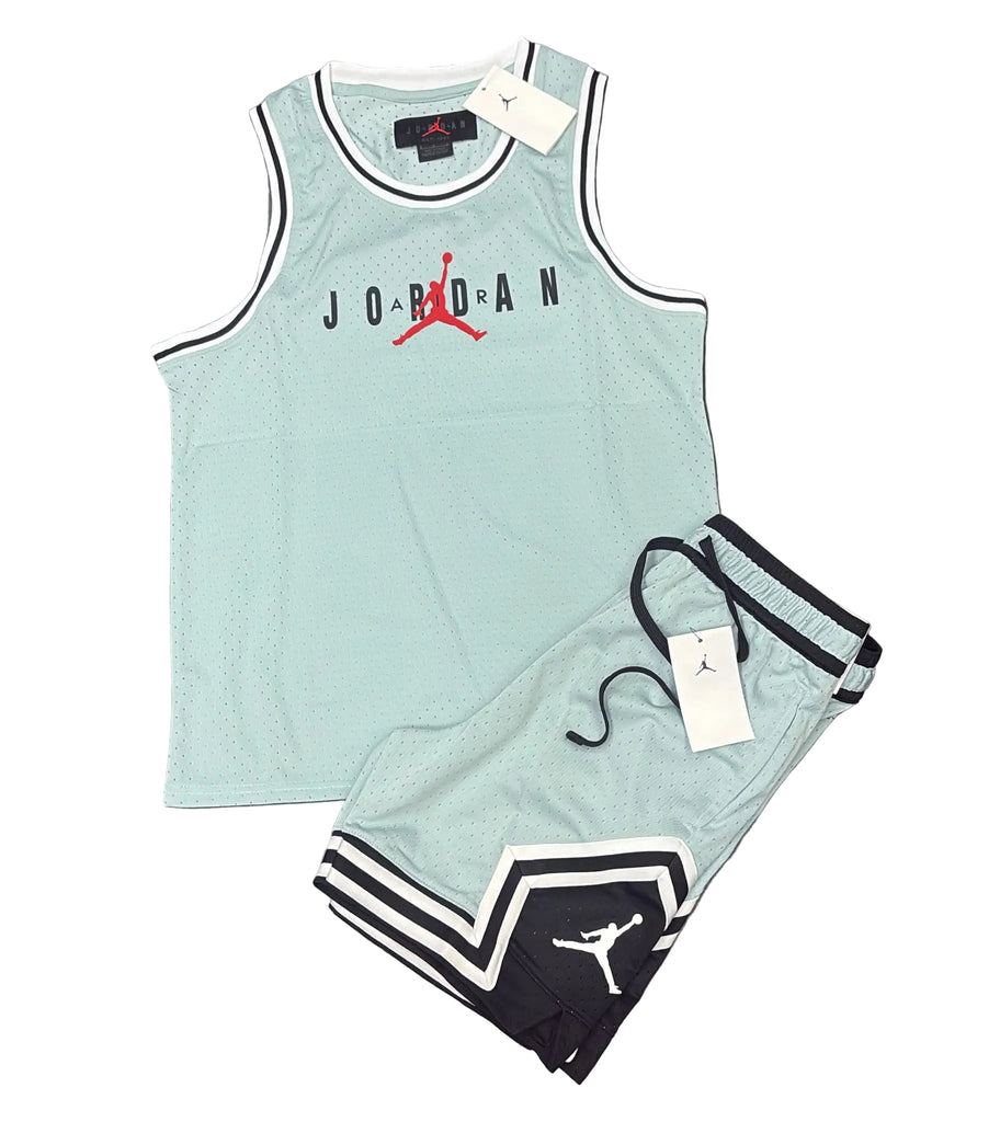 COMPLETO JORDAN CON LOGO CENTRALE