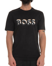 Carica l'immagine nel visualizzatore di Gallery, T-SHIRT BOSS CON SCRITTA CENTRALE DOPPIA STAMPATA