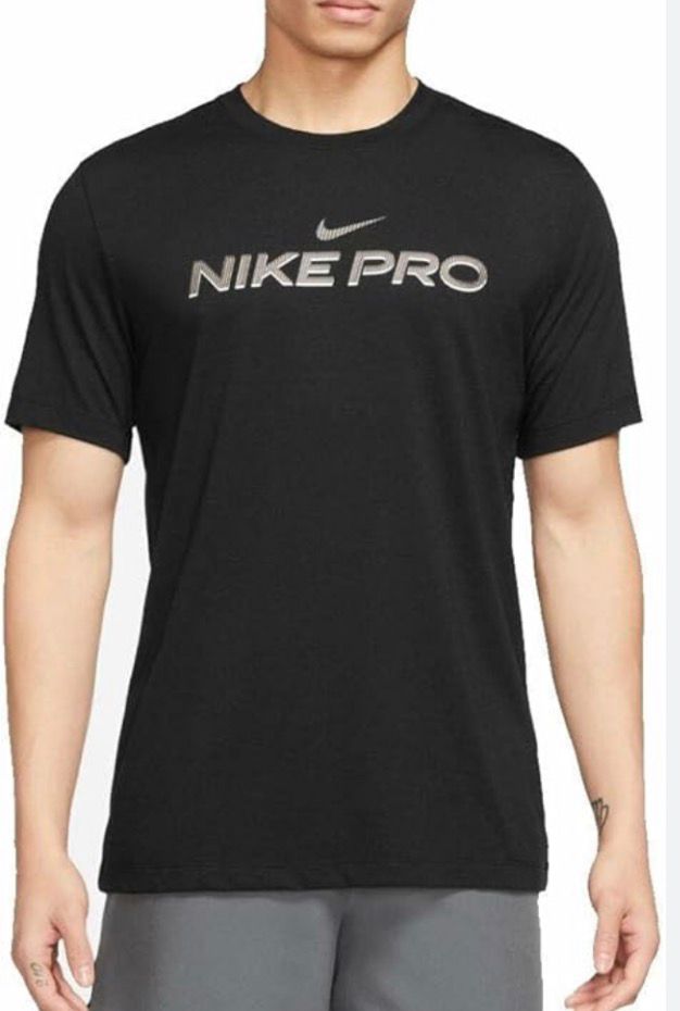 T-SHIRT NIKE CON SCRITTA CENTRALE RIGATA