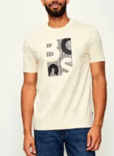 Carica l'immagine nel visualizzatore di Gallery, T-SHIRT BOSS CON SCRITTA CENTRALE GOMMA RIGATA