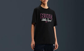 T-SHIRT NIKE CON SCRITTA ROSA
