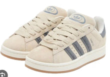 Carica l'immagine nel visualizzatore di Gallery, SCARPA ADIDAS CAMPUS 00S CON STRISCE GRIGIE