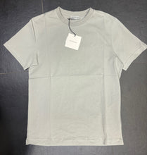 Carica l'immagine nel visualizzatore di Gallery, T-SHIRT CALVIN KLEIN CON LOGO PICCOLO CUCITO LATO CUORE