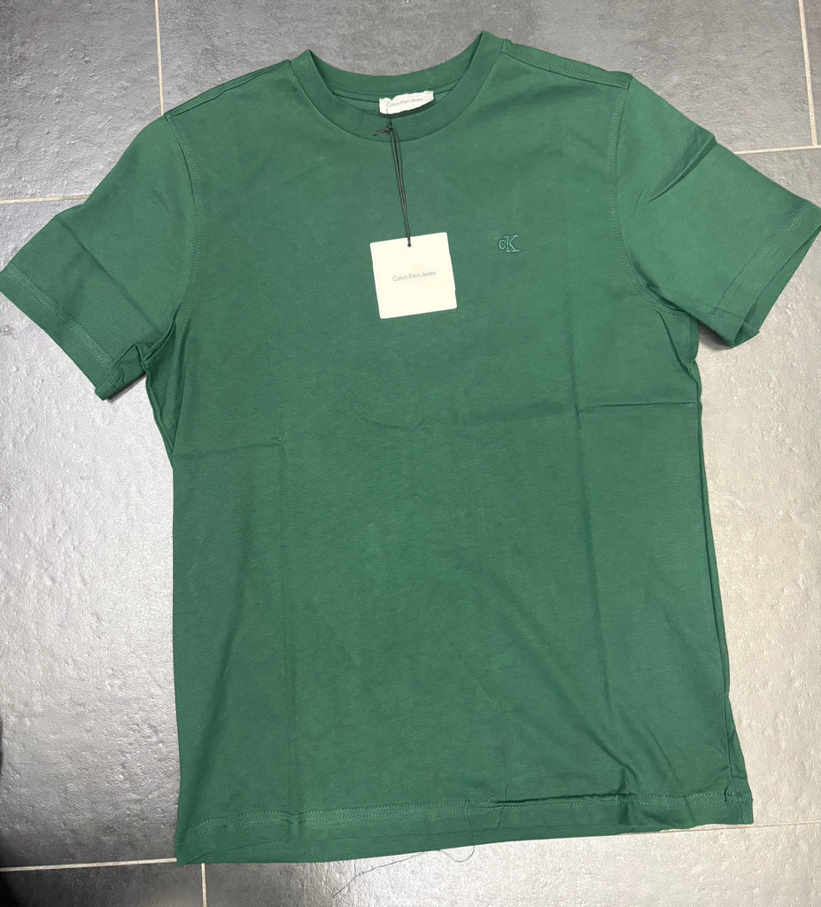 T-SHIRT CALVIN KLEIN CON LOGO PICCOLO CUCITO LATO CUORE