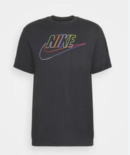Carica l'immagine nel visualizzatore di Gallery, T-SHIRT NIKE CON SCRITTA CENTRALE TRICOLOR