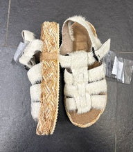 Carica l'immagine nel visualizzatore di Gallery, SANDALO MOU CON PELO