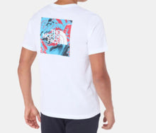 Carica l'immagine nel visualizzatore di Gallery, T-SHIRT THE NORTH FACE CON LOGO LATO CUORE E RETRO SFONDO COLORATO
