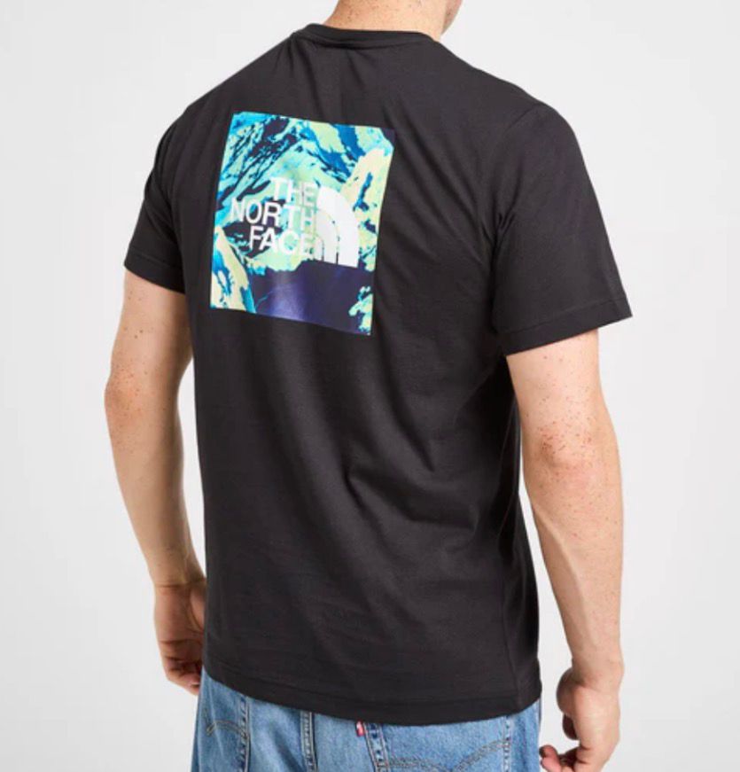 T-SHIRT THE NORTH FACE CON LOGO LATO CUORE E RETRO SFONDO COLORATO