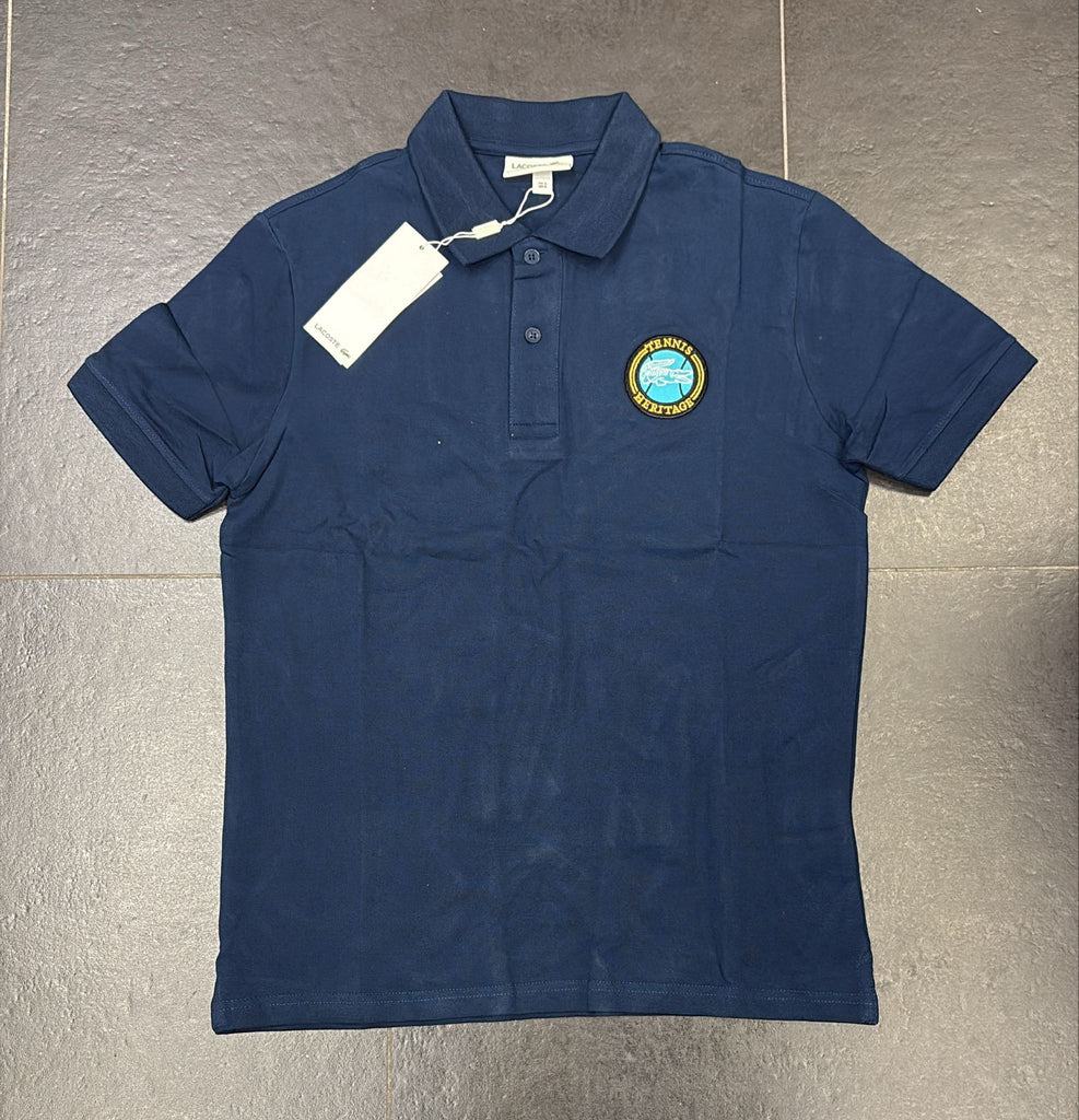POLO LACOSTE CON LOGO CERCHIATO CUCITO E RIALZATO