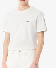 Carica l'immagine nel visualizzatore di Gallery, T-SHIRT LACOSTE CON RIGA SPALLA LOGATA