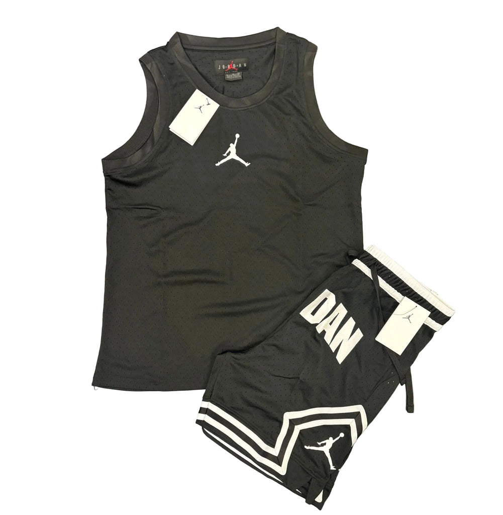 COMPLETO JORDAN BASIC CON LOGO CENTRALE