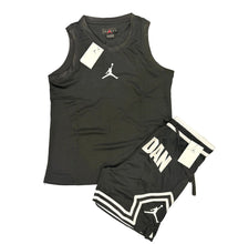 Carica l'immagine nel visualizzatore di Gallery, COMPLETO JORDAN BASIC CON LOGO CENTRALE