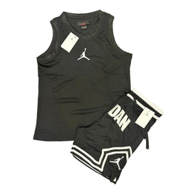 COMPLETO JORDAN BASIC CON LOGO CENTRALE