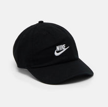 Carica l'immagine nel visualizzatore di Gallery, BERRETTO NIKE CON STEMMA CENTRALE CUCITO