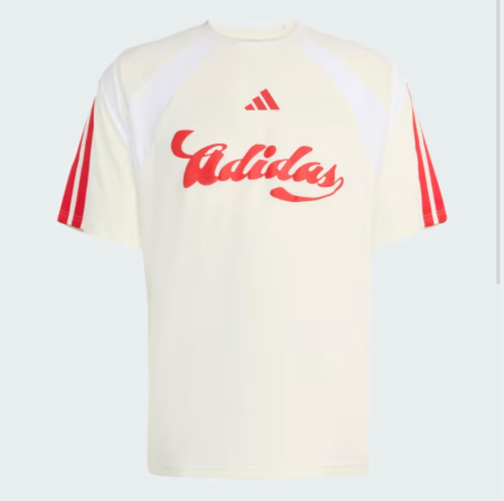 T-SHIRT ADIDAS CON DETTAGLI ROSSI SCRITTA CENTRALE