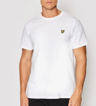 Carica l&#39;immagine nel visualizzatore di Gallery, T-SHIRT LYLE &amp; SCOTT CON LOGO CUORE