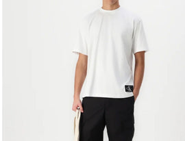 T-SHIRT CALVIN KLEIN CON TARGHETTA SUL FIANCO CUCITO