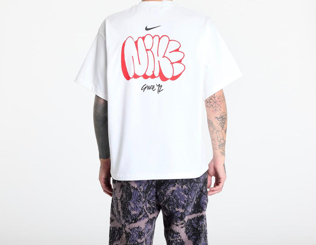 T-SHIRT NIKE CON SCRITTA CENTRALE E RETRO DOPPIA ROSSA