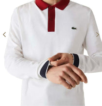 Carica l&#39;immagine nel visualizzatore di Gallery, POLO LACOSTE UOMO COTONE ,  COLLO E MANICA BORDEAUX  E LOGO LATO CUORE CUCITO