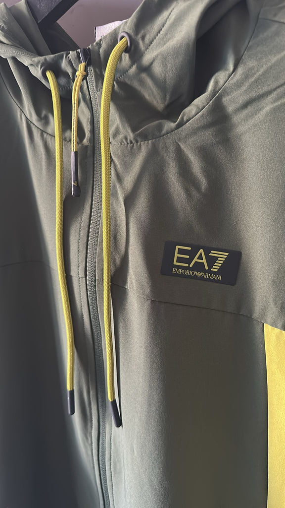 TUTA COMPLETA ARMANI UOMO  LEGGERA CON CAPPUCCIO LOGO LATO CUORE