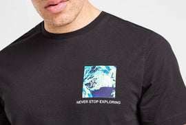 T-SHIRT THE NORTH FACE CON LOGO LATO CUORE E RETRO SFONDO COLORATO