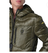 Carica l'immagine nel visualizzatore di Gallery, GIUBBINO BLAUER LUCINO ONDA CON LOGO E SCRITTA FLUO E CERNIERA TRASVERSALE LATO CUORE