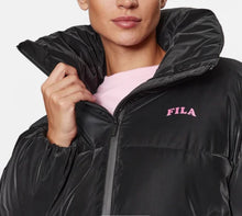 Carica l&#39;immagine nel visualizzatore di Gallery, GIUBBINO FILA DONNA PIUMINO TASCHE E ZIP LOGO ROSA CUORE