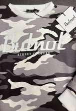 Carica l'immagine nel visualizzatore di Gallery, FELPA BUTNOT BAMBINO FELPATA CON SCRITTA CENTRALE E STAMPA MILITARE