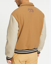 Carica l&#39;immagine nel visualizzatore di Gallery, COLLAGE FILA UOMO LEGGERMENTE IMBOTTITO  CON BOTTONI