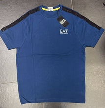 Carica l'immagine nel visualizzatore di Gallery, T-SHIRT EA7 CON BORDO MANICA DI GOMMA