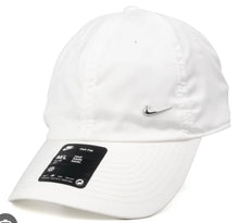 Carica l'immagine nel visualizzatore di Gallery, BERRETTO NIKE STEMMA ACCIAIO