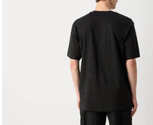 Carica l'immagine nel visualizzatore di Gallery, T-SHIRT CALVIN KLEIN CON TARGHETTA SUL FIANCO CUCITO
